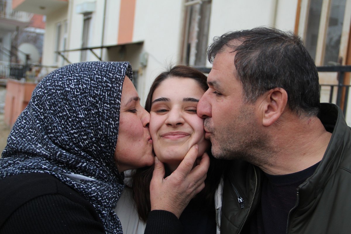 Harkov da mahsur kalan Türk öğrenci, ailesine kavuştu #3