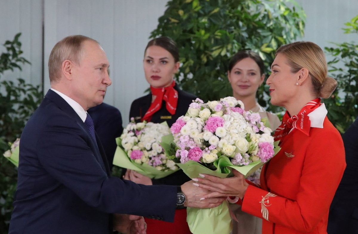 Vladimir Putin visited Aeroflot training center #3
