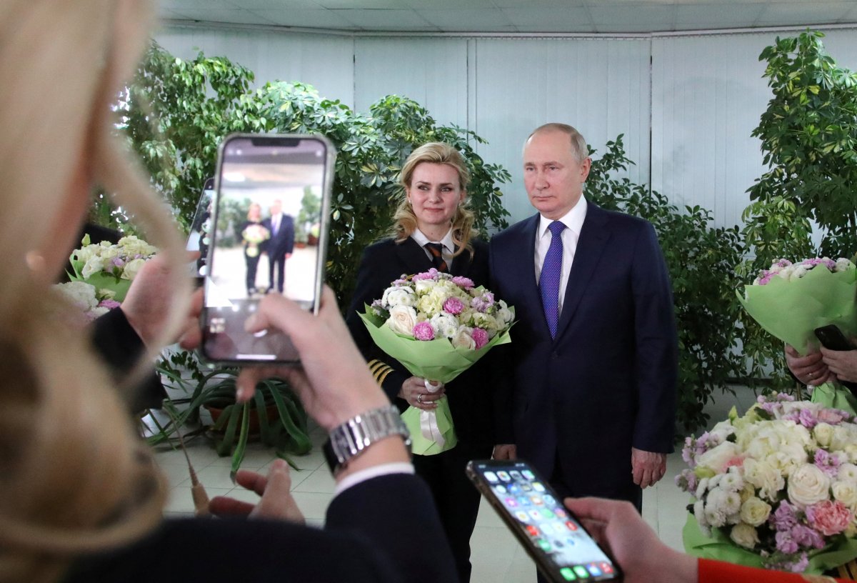 Vladimir Putin visits Aeroflot training center #5