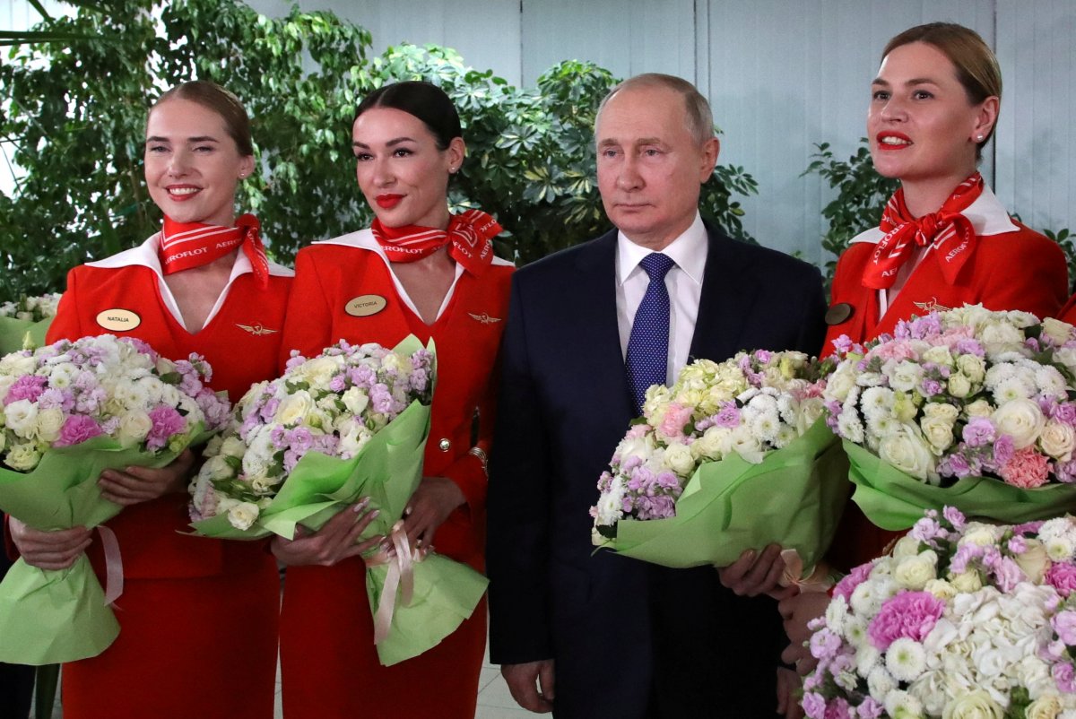 Vladimir Putin visited Aeroflot training center #2