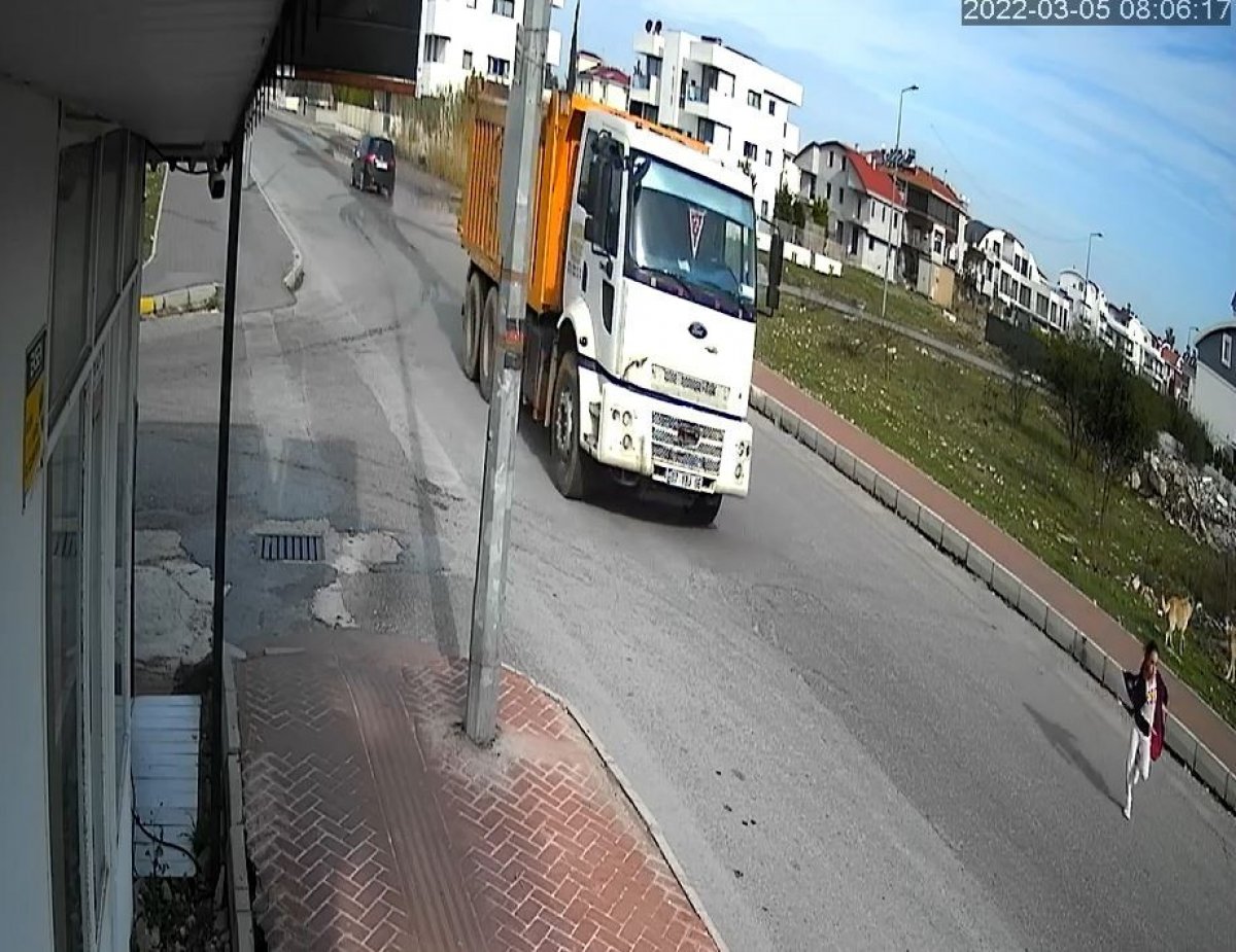 Antalya da köpekten kaçarken ezilen Mahra hastanede yaşam mücadelesi veriyor #3