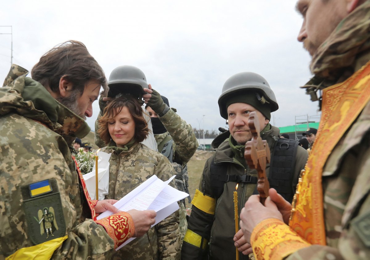 Ukraynalı iki asker, dünyaevine girdi #6
