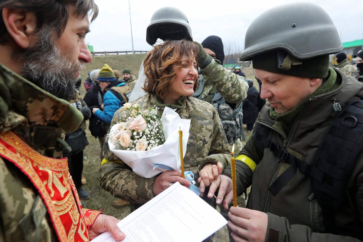 Ukraynalı iki asker, dünyaevine girdi #3