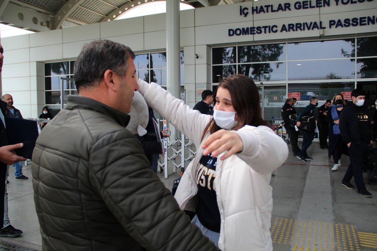 Harkov da mahsur kalan Türk öğrenci, ailesine kavuştu #5