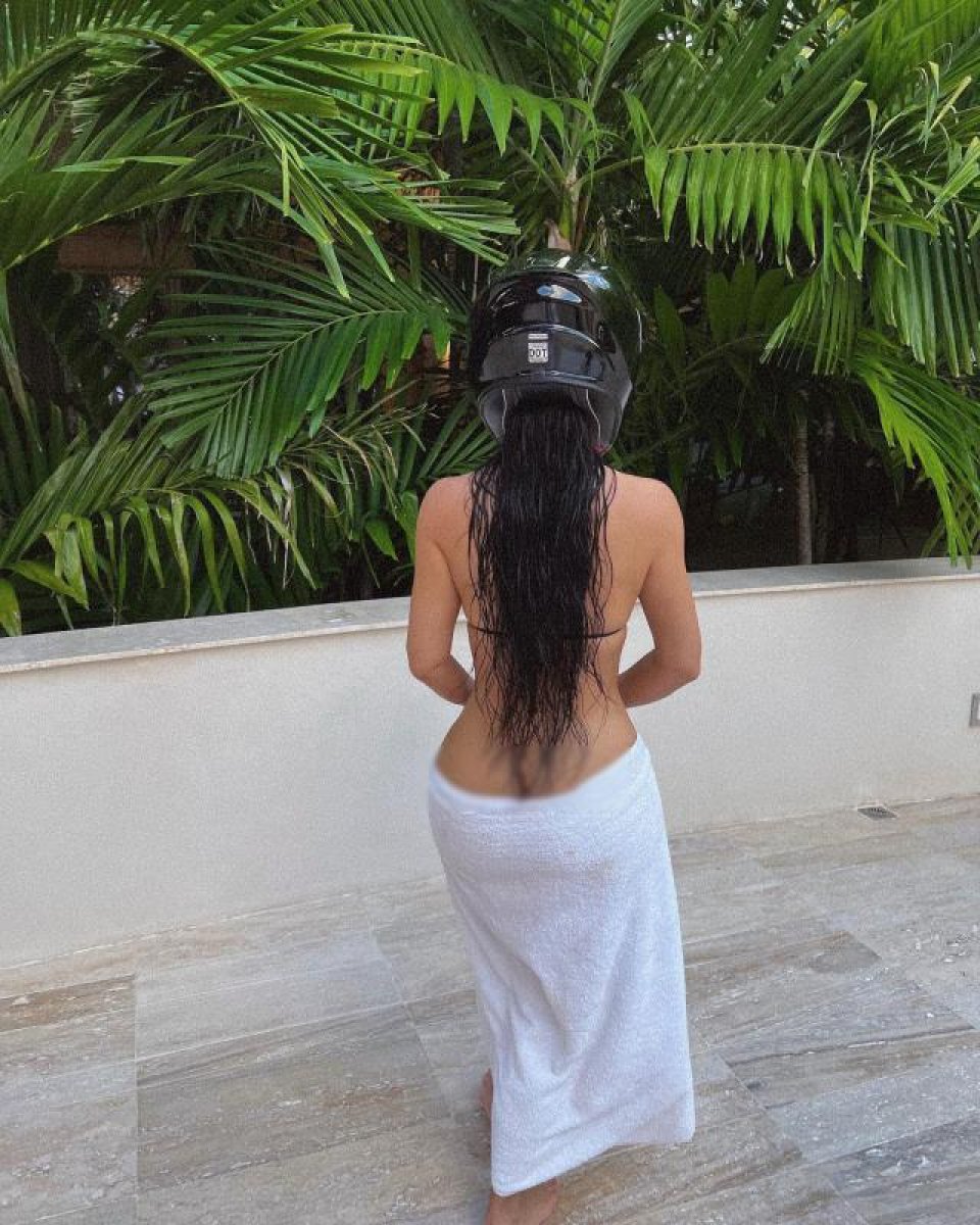 Kim Kardashian, boşanmayı kutladı #3