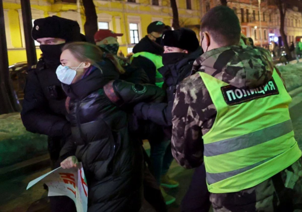 Rusya da savaş karşıtı protestolarda bir gün içerisinde 3 bin 500 gözaltı #5