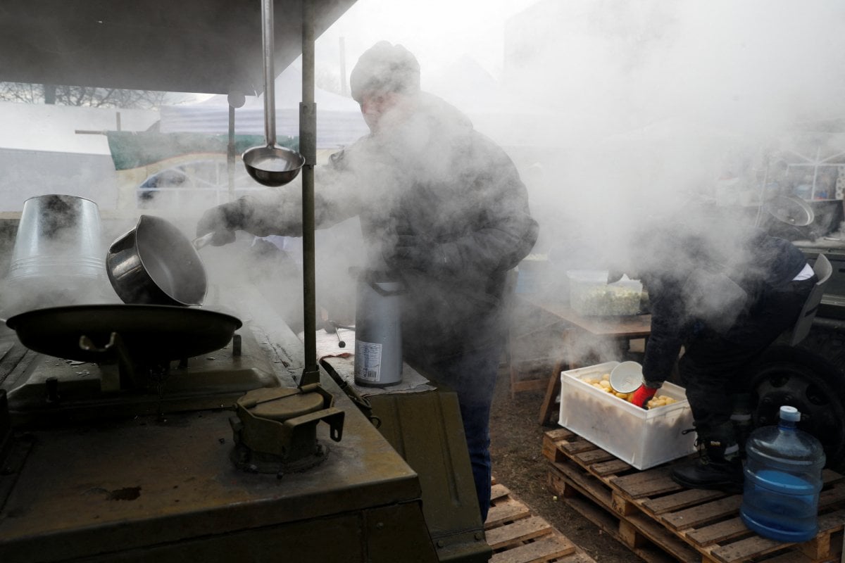 Ukrayna da sahra mutfağı kuruldu #2
