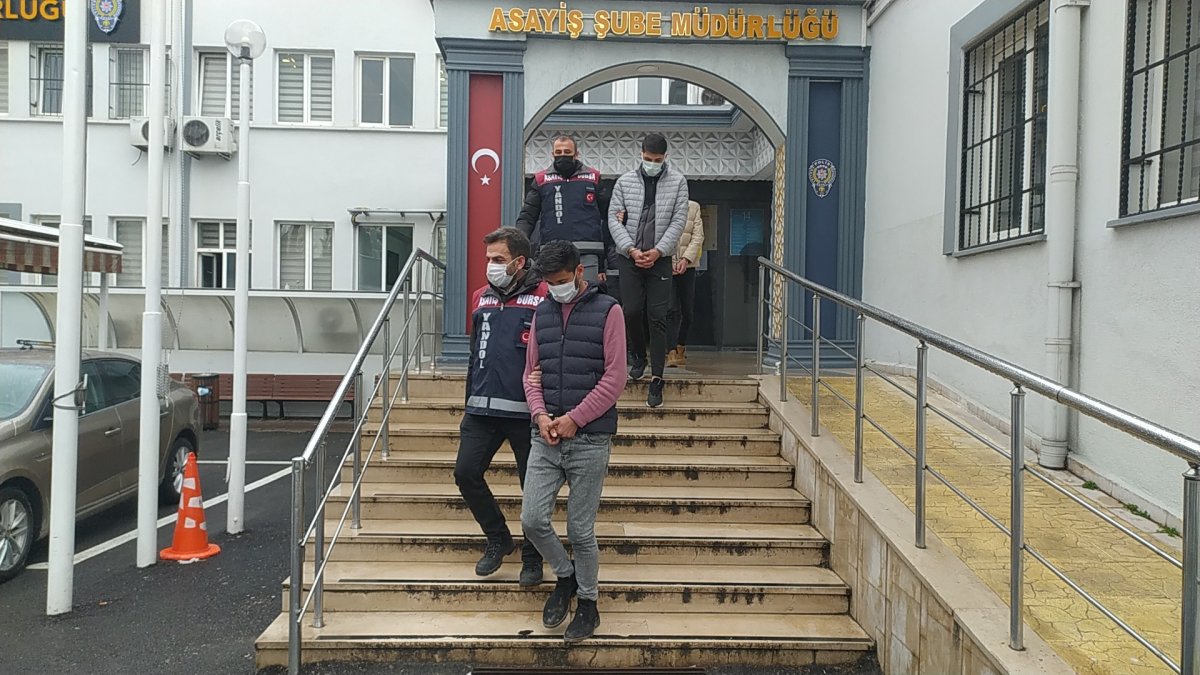Bursa da yaşlı adamı 500 bin lira dolandıran 6 kişi yakalandı #2