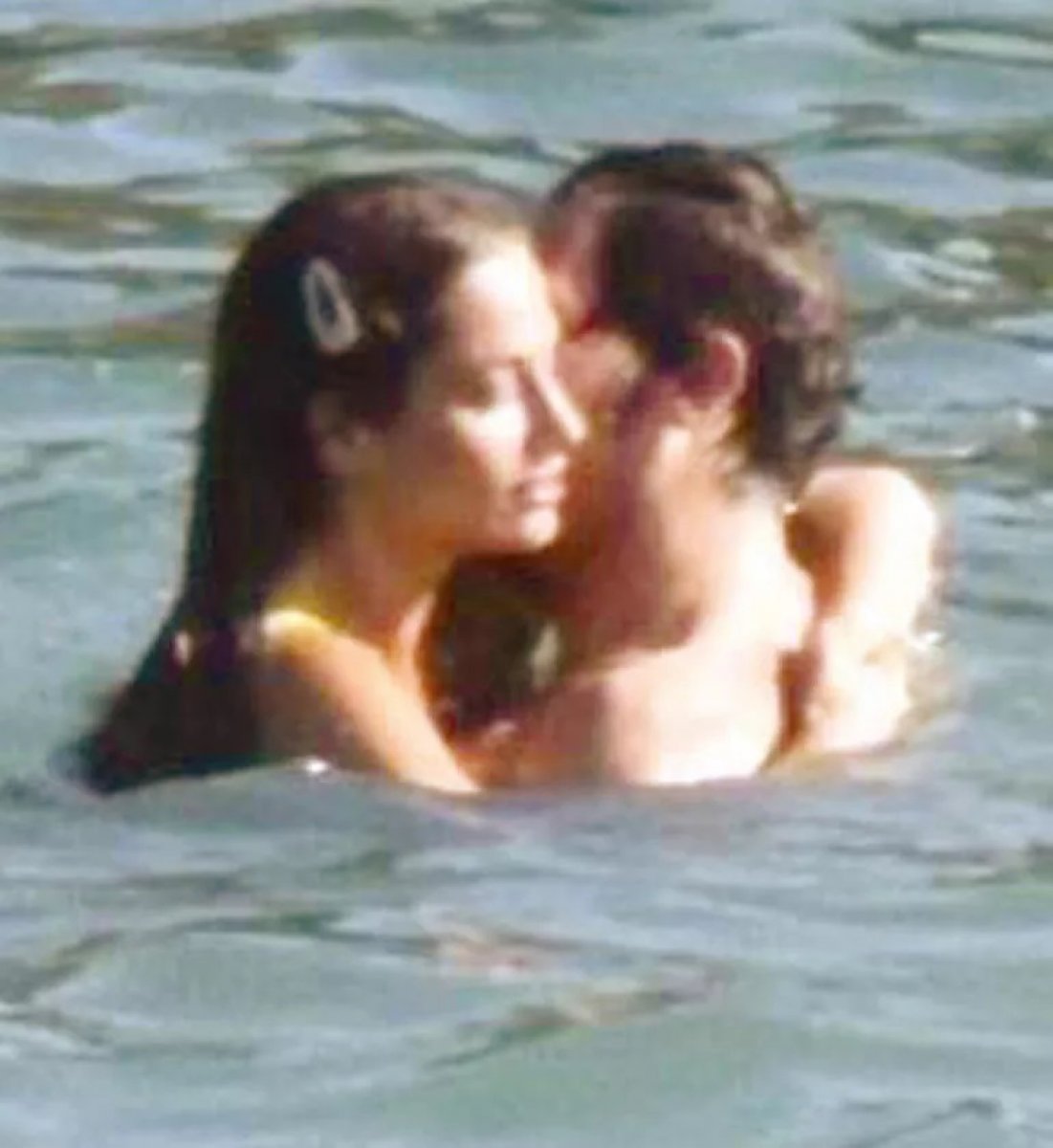 Üç Kuruş un Kartal ı Uraz Kaygılaroğlu nun eski aşkı Arka Sokaklar dan çıktı! Dudak dudağa yakalanmışlardı.... #2