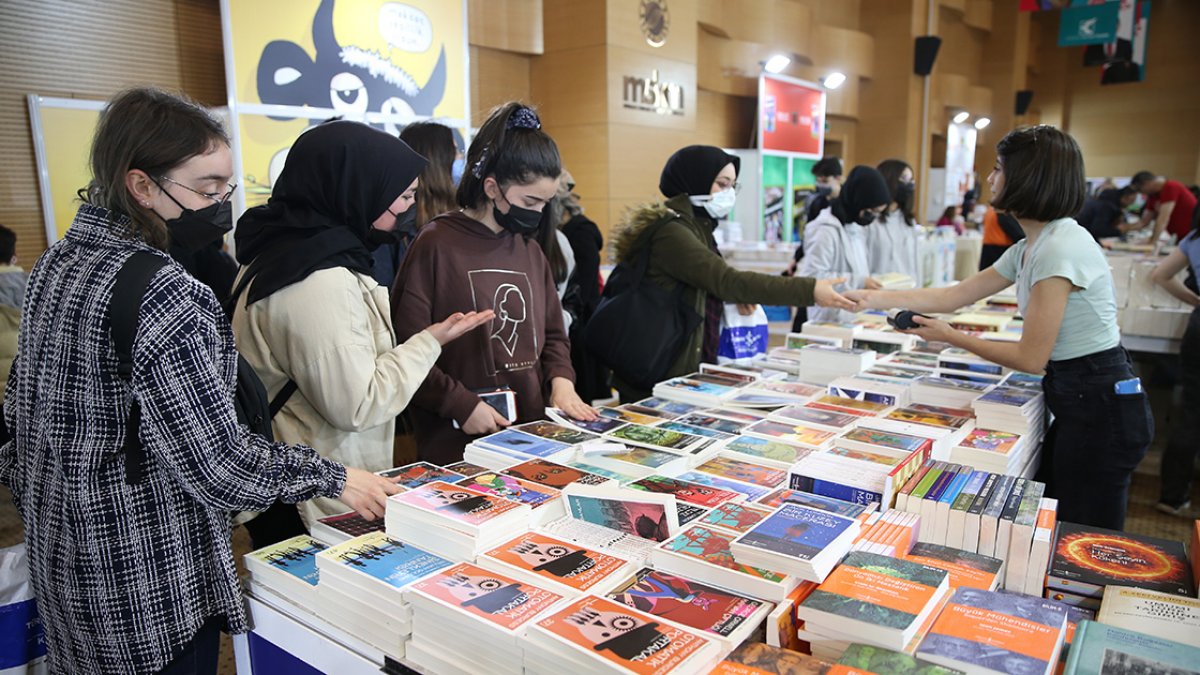Antalya daki Kepez Kitap Fuarı büyük ilgi görüyor #1