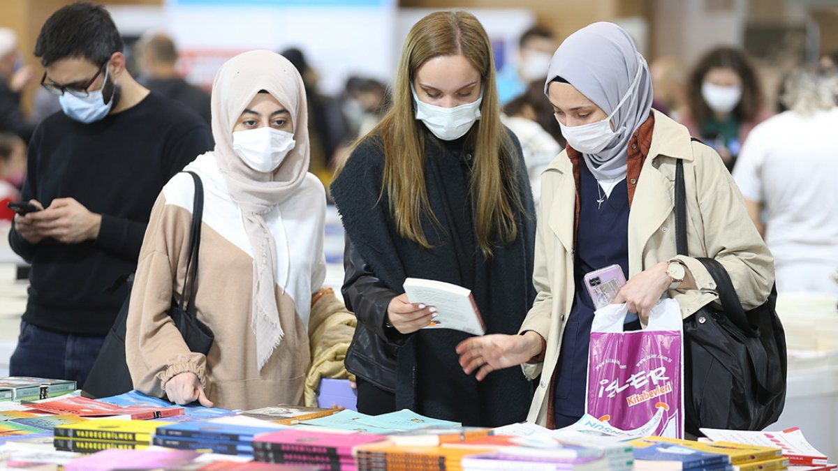 Antalya daki Kepez Kitap Fuarı büyük ilgi görüyor #2