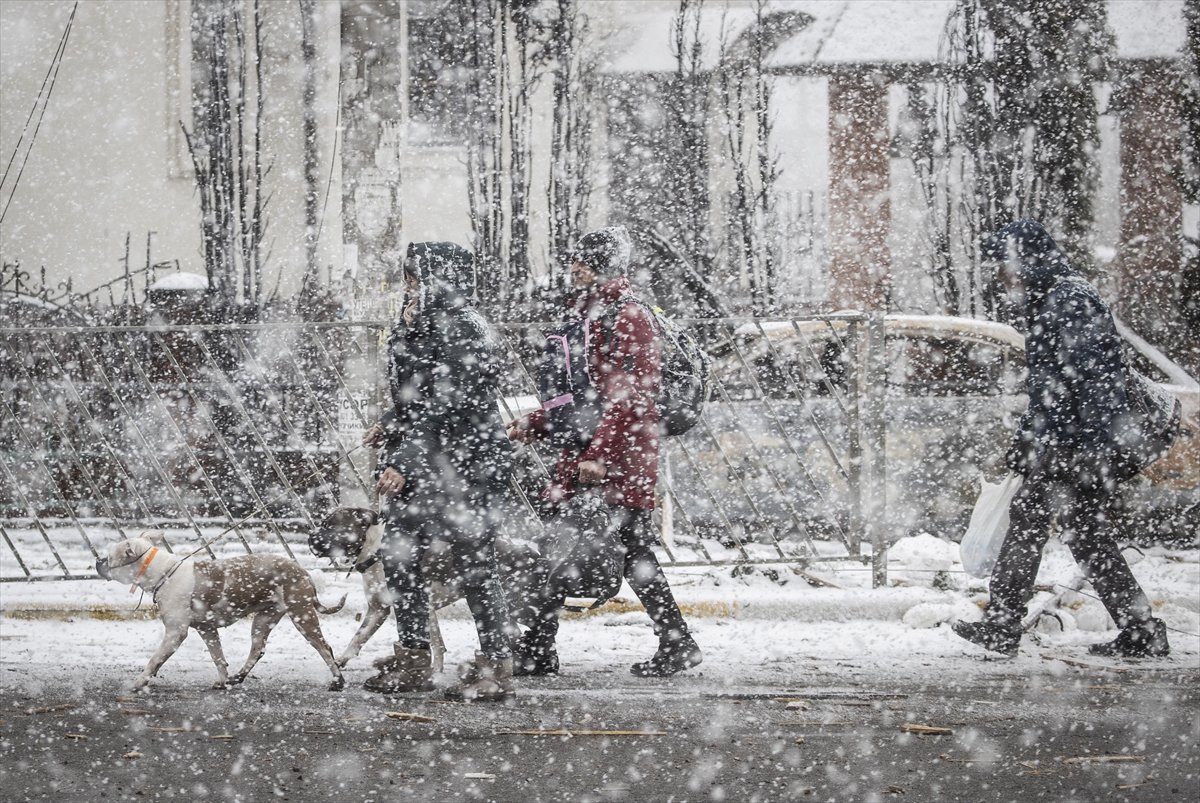 Evacuations from İrpin continue under snow #5