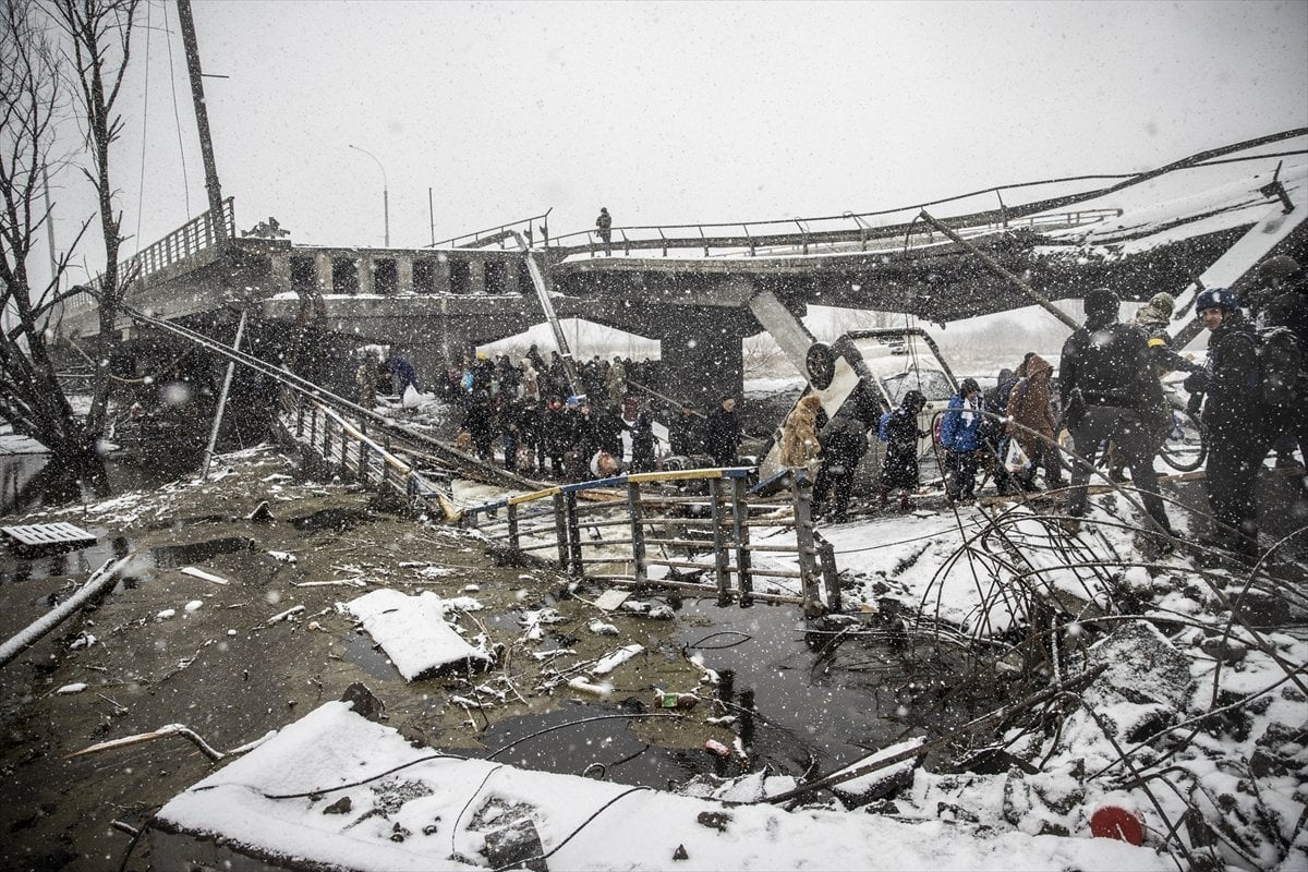 Evacuations from İrpin continue under snow #11