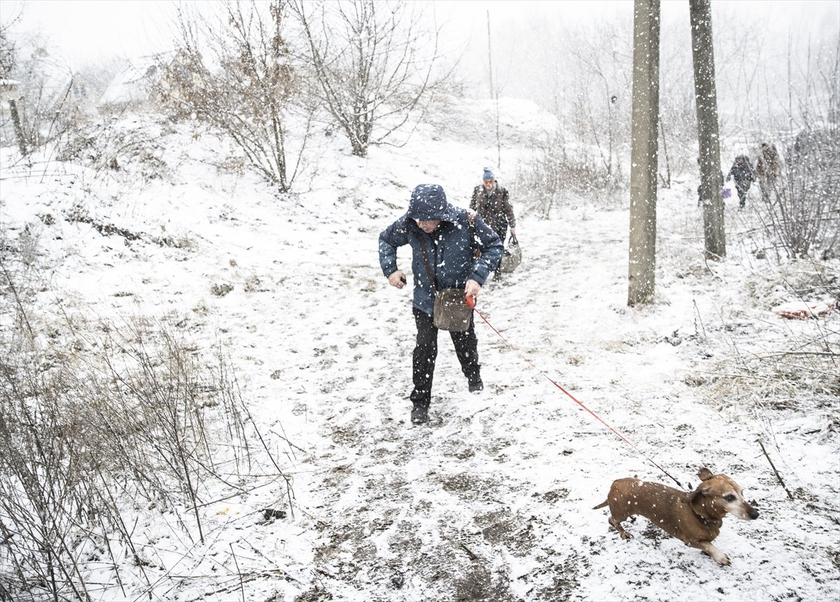 Evacuations from İrpin continue under snow #7