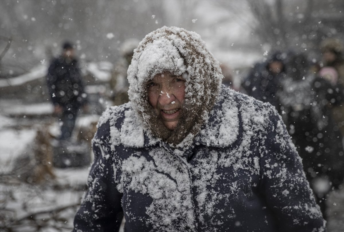 Evacuations from İrpin continue under snow #10