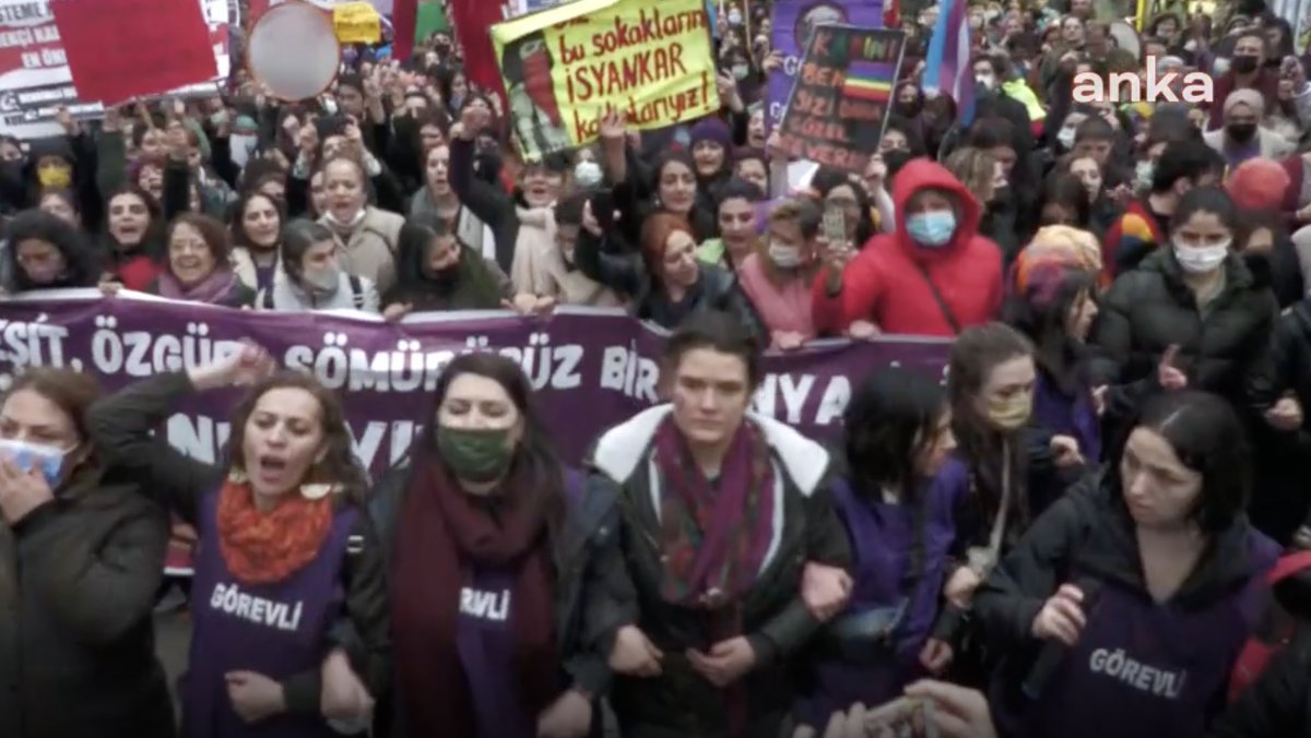 İzmir de Kadınlar Günü yürüyüşünde arbede yaşandı #3