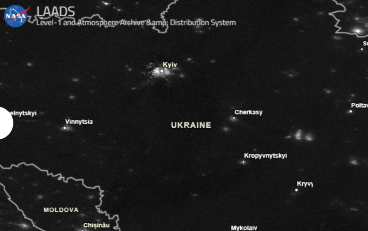 NASA, Ukrayna nın karanlığa gömüldüğü anları fotoğrafladı #4