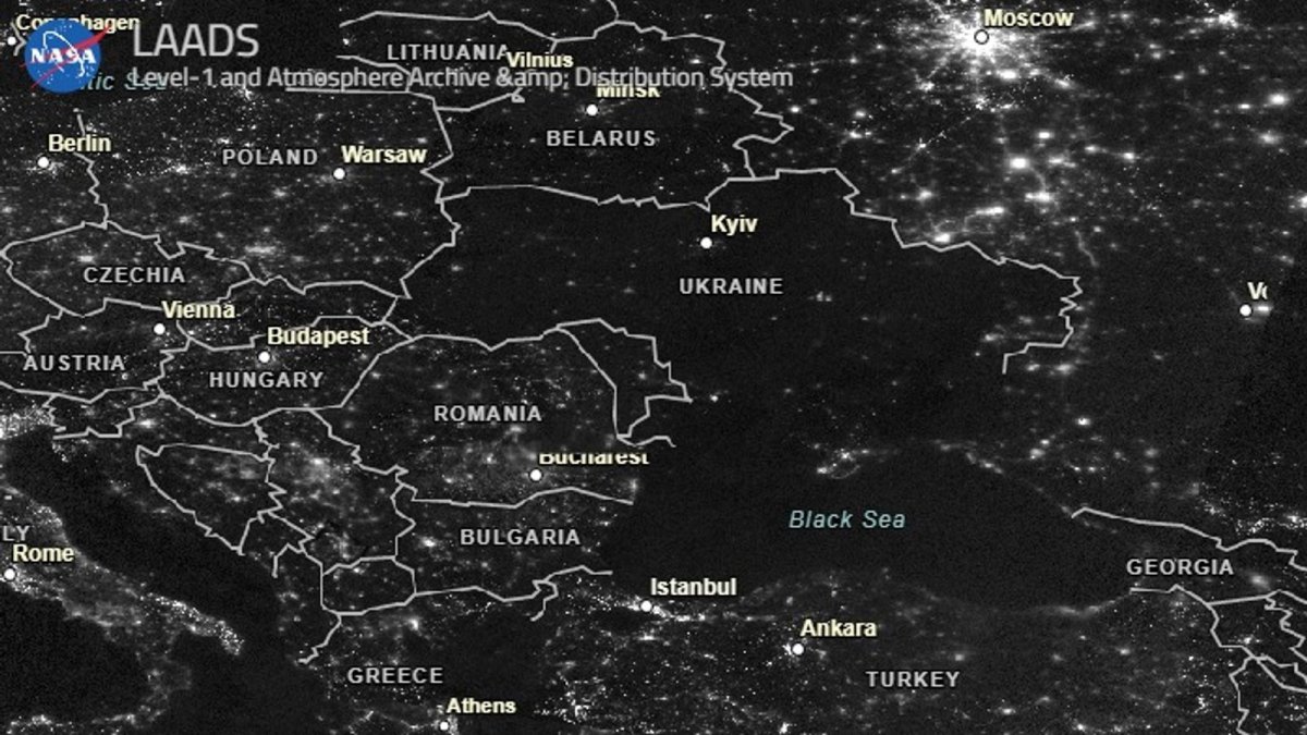 NASA, Ukrayna nın karanlığa gömüldüğü anları fotoğrafladı #2