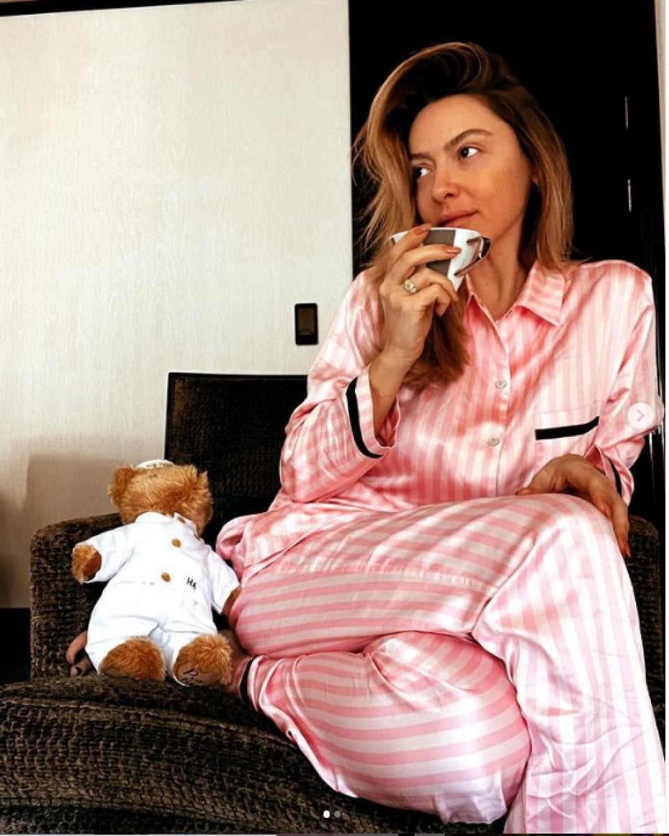 Hadise, pijamalarıyla poz verdi #1