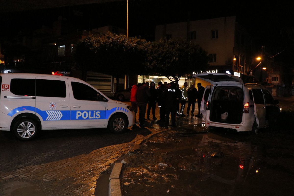 Adana da polislerin yakaladığı şahıs: Biz polislerimizi seviyoruz abicim #3