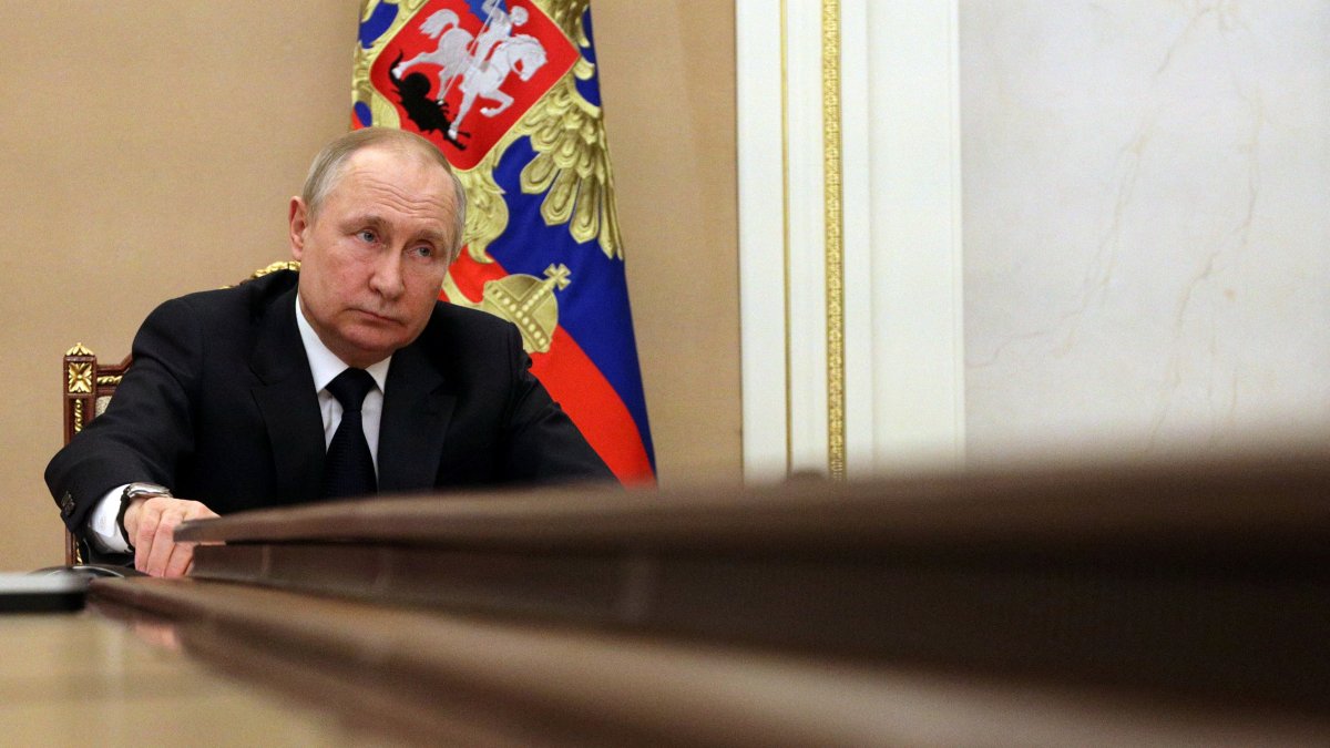 Vladimir Putin: We are looking for volunteer fighters