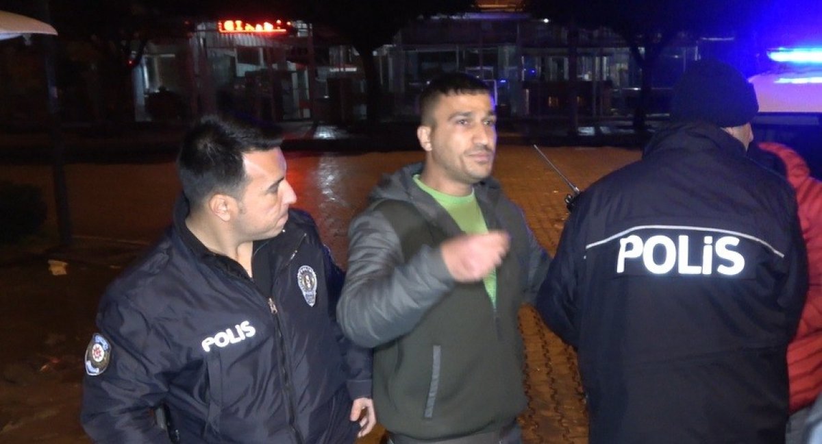 Adana da polislerin yakaladığı şahıs: Biz polislerimizi seviyoruz abicim #4