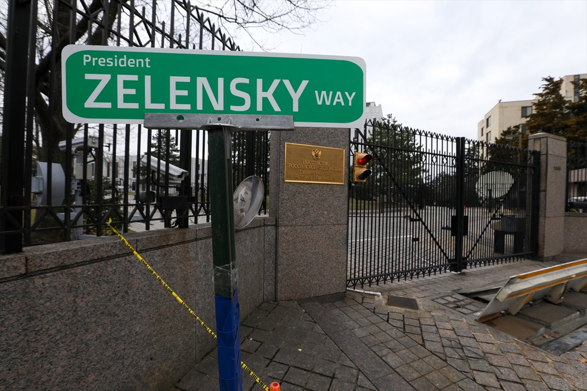 Sign in front of the Russian Embassy in Washington: President Zelensky Road #3