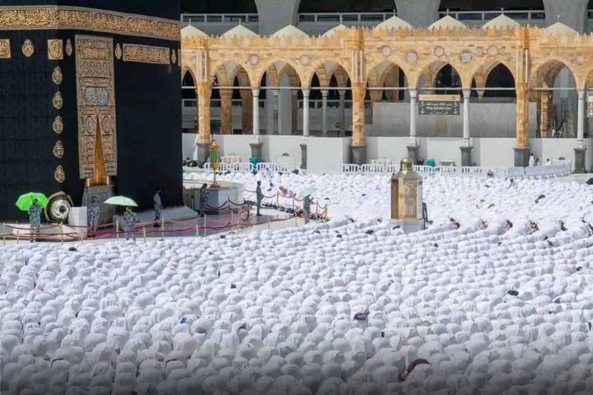 The first Friday prayer without social distance was held in the Kaaba #5