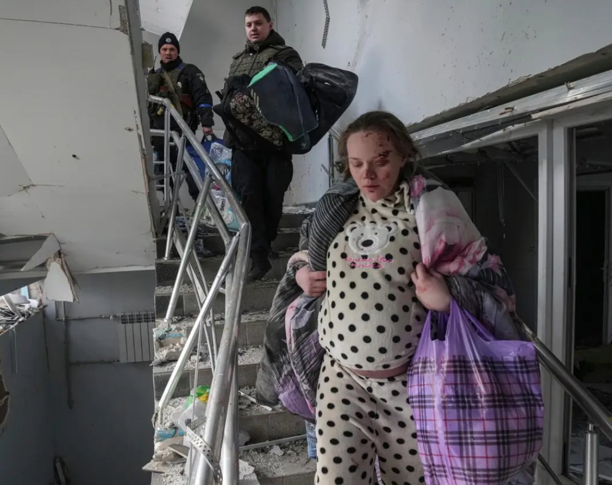 Mariupol de vurulan çocuk hastanesinden görüntüler #1