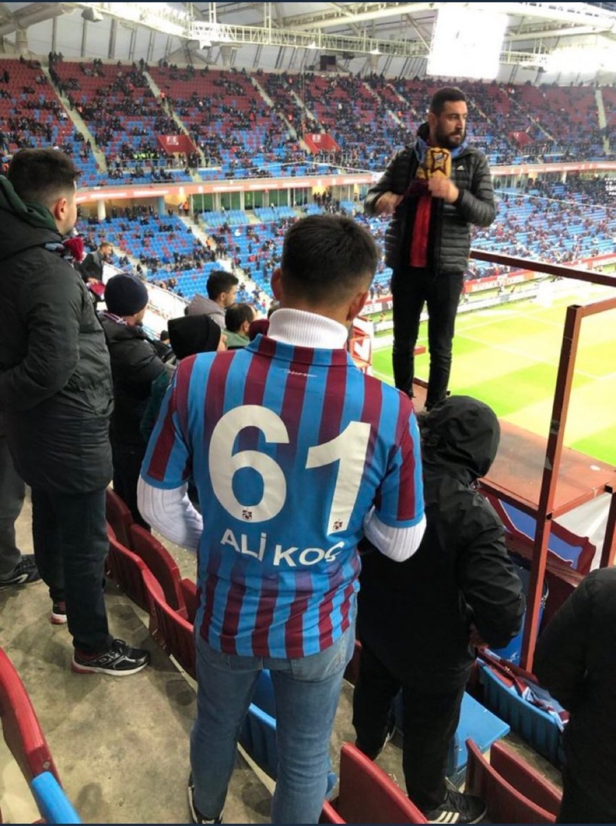 Trabzonsporlu taraftarlardan Ali Koç tezahüratı #1