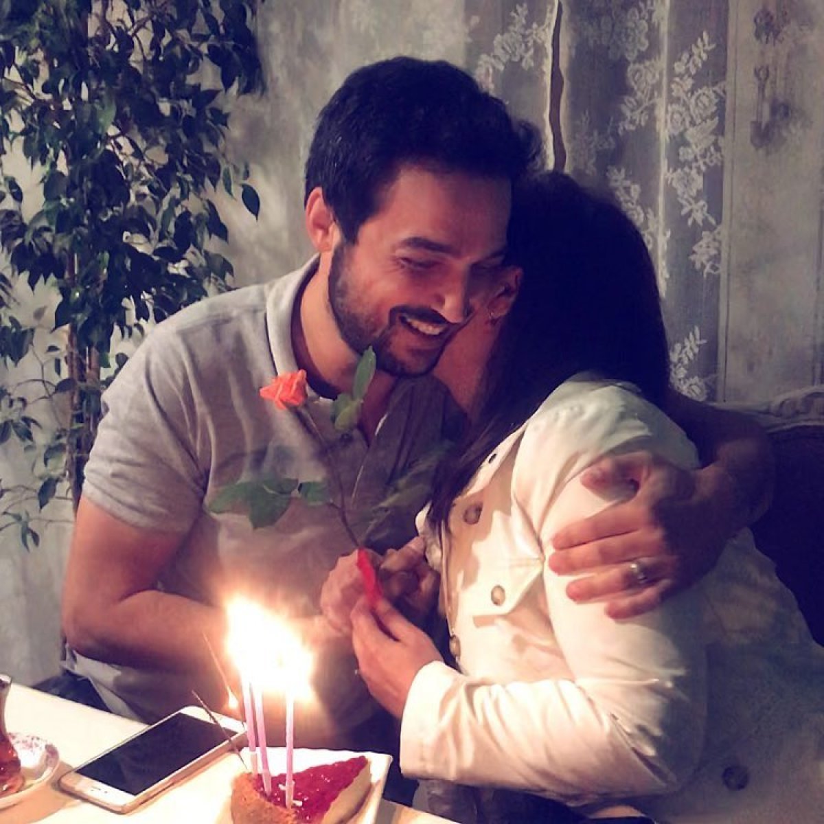 Gönül Dağı Günşıl ın kendisinden 12 yaş küçük eşini görenler şoke oldu! Meğer o da oyuncuymuş... #9