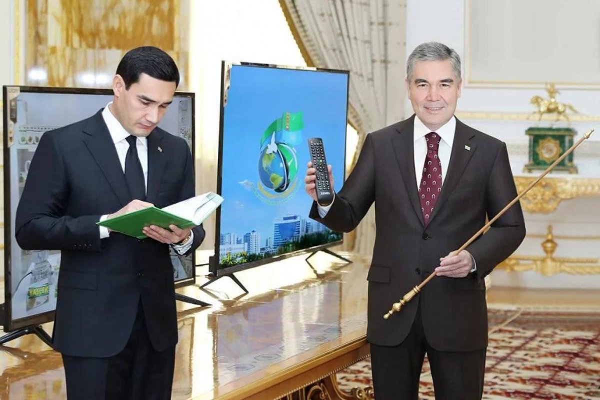People in Turkmenistan at the ballot box for early presidential election #2
