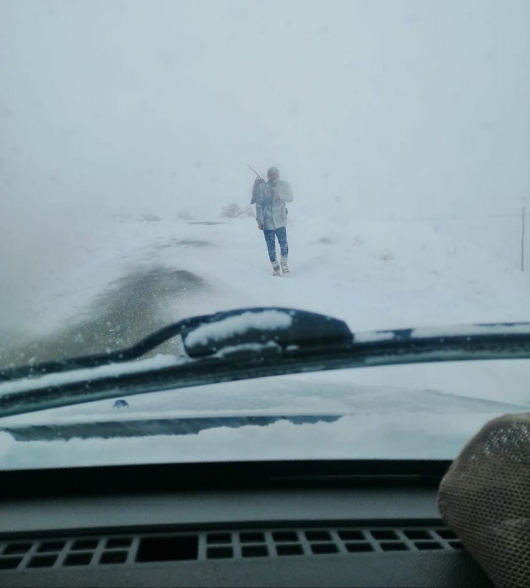 Elazığ da donmamak için kıyafetlerini yaktı #1