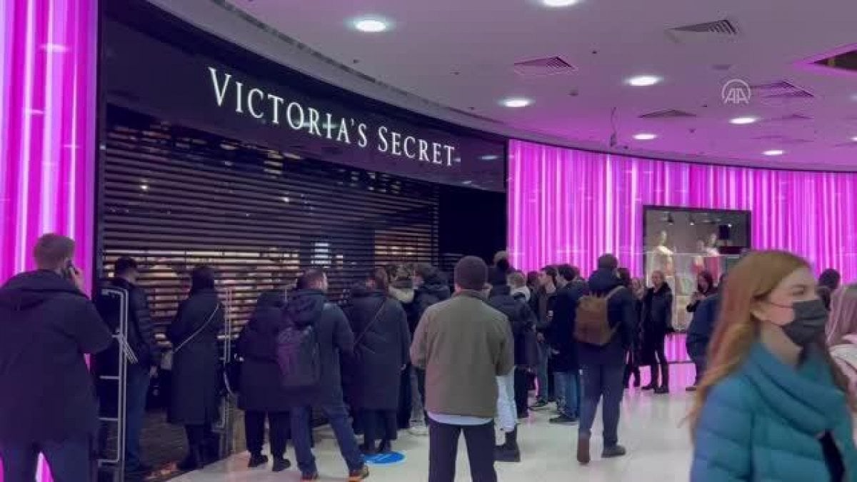 Russians panicked, flocked to stores #3