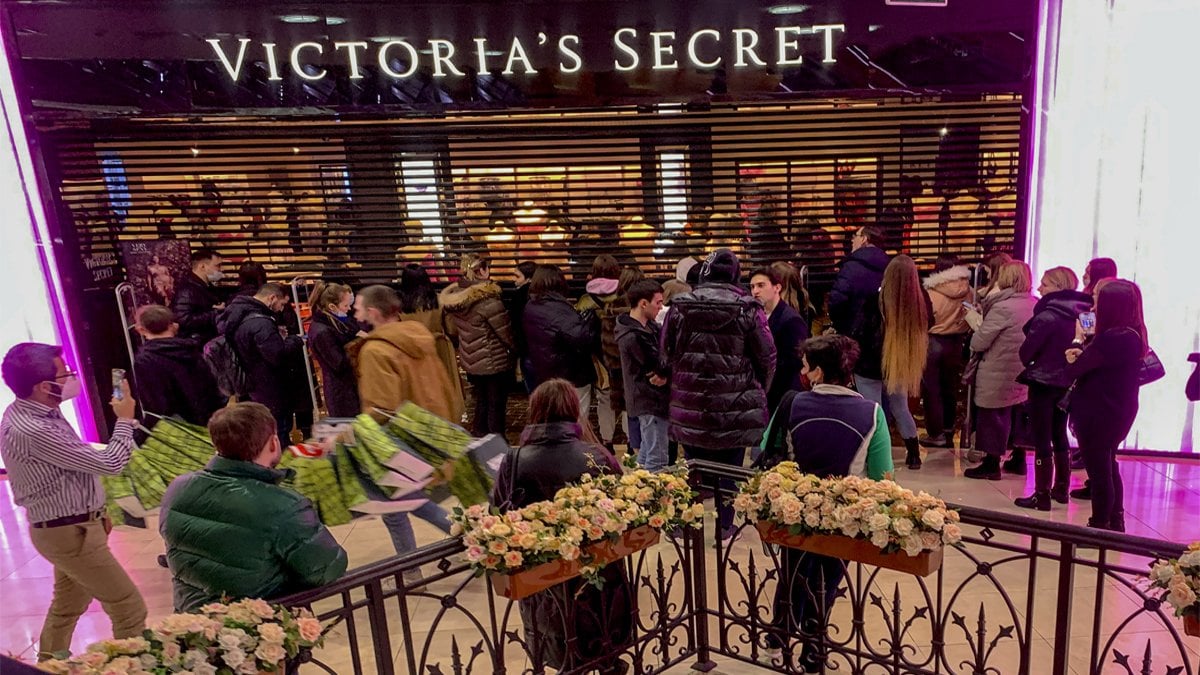 Russians panicked, flocked to stores #2