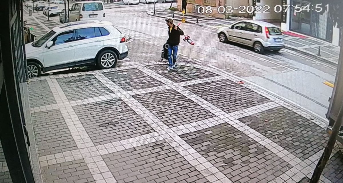 Manavgat’taki taksi durağında şoförün uyuduğunu gördü, telefonu çaldı #2