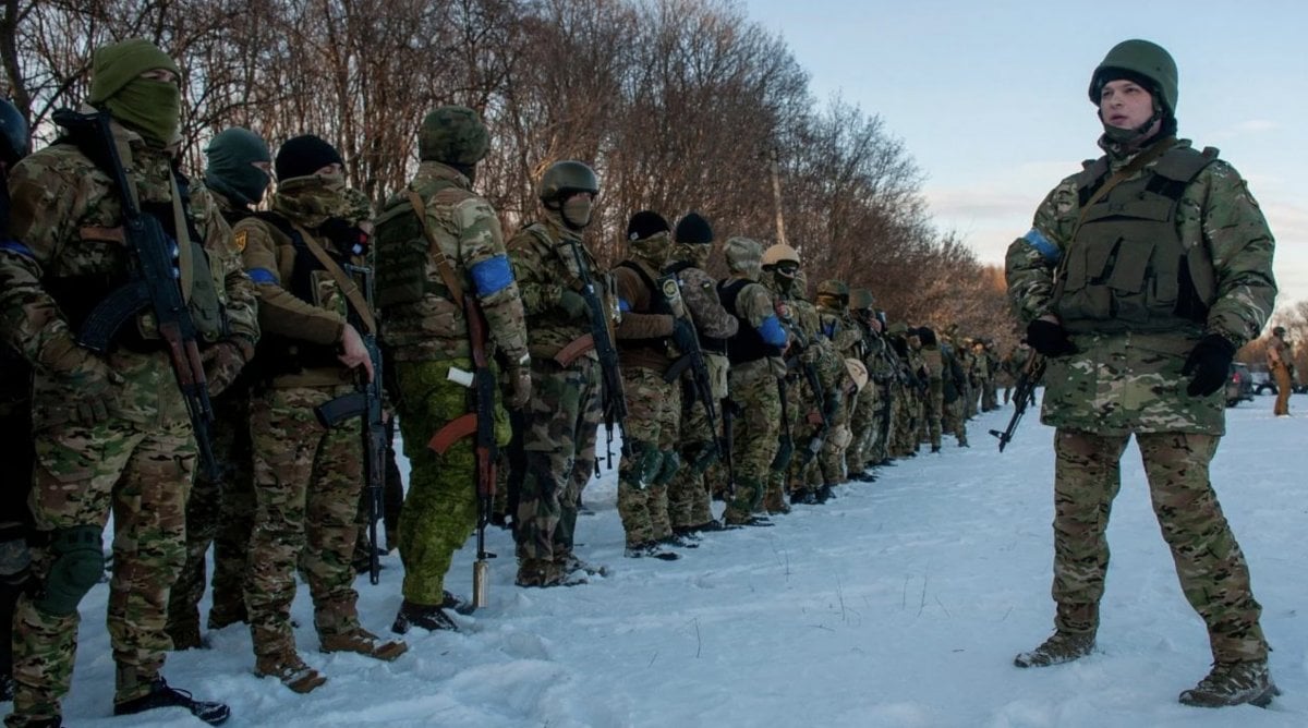 Ukrainian soldiers were seen in the conflict zone #1