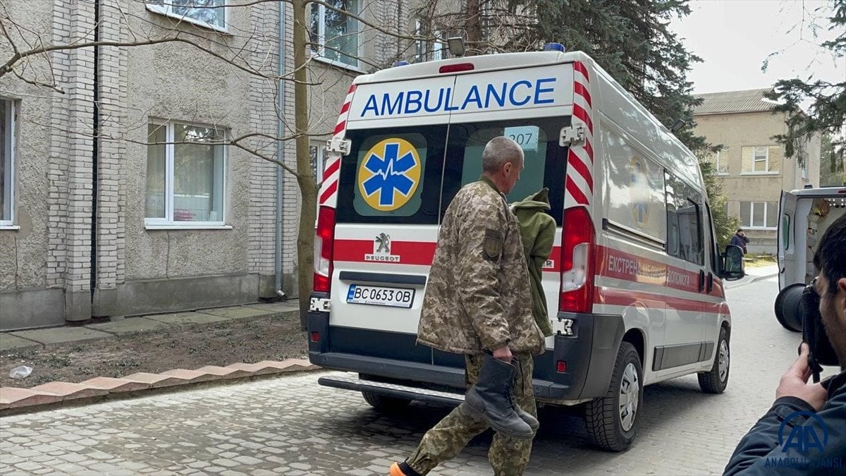 Ukrayna da Barışı Koruma Merkezi ne füzeli saldırı: 9 ölü #1