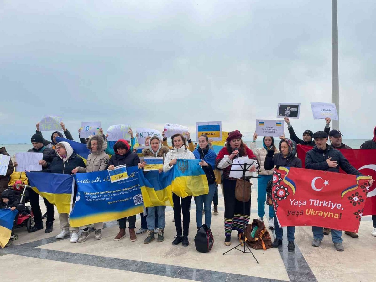Mersin de yaşayan Ukraynalı vatandaşlardan Rusya saldırısına protesto  #1