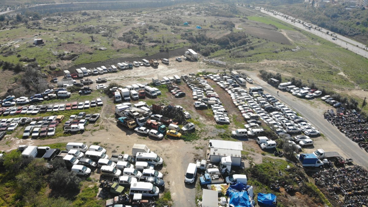 Mersin de araçlar, yediemin otoparkında çürümeye terk edildi  #2