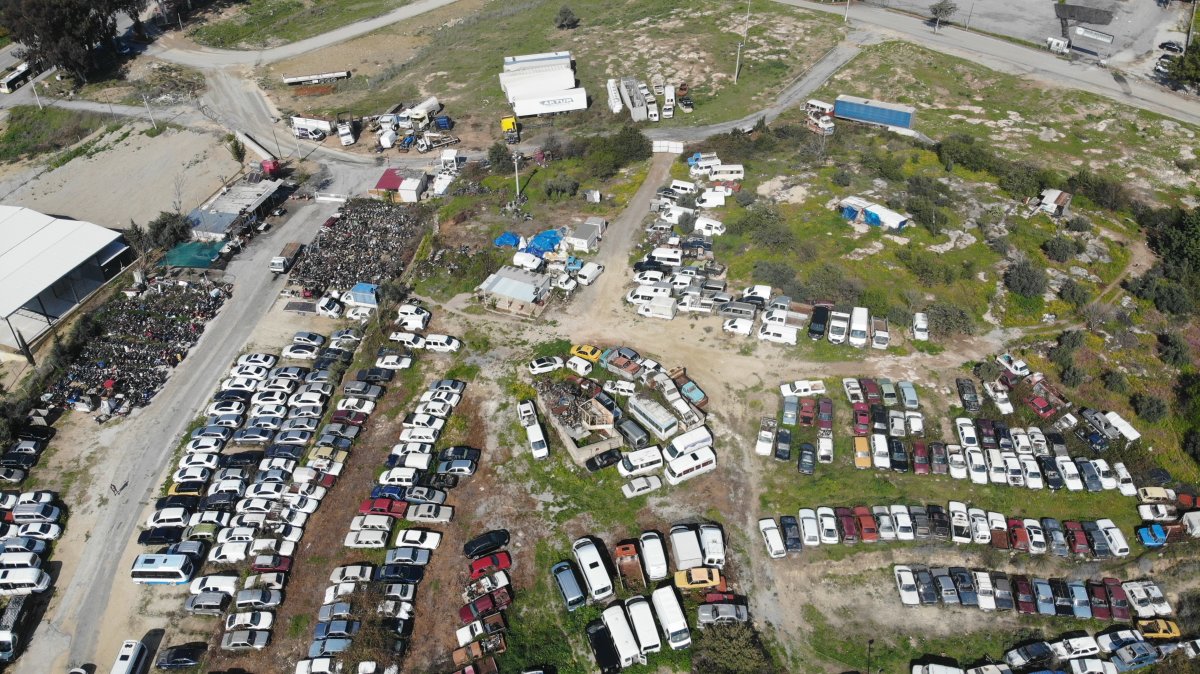 Mersin de araçlar, yediemin otoparkında çürümeye terk edildi  #1