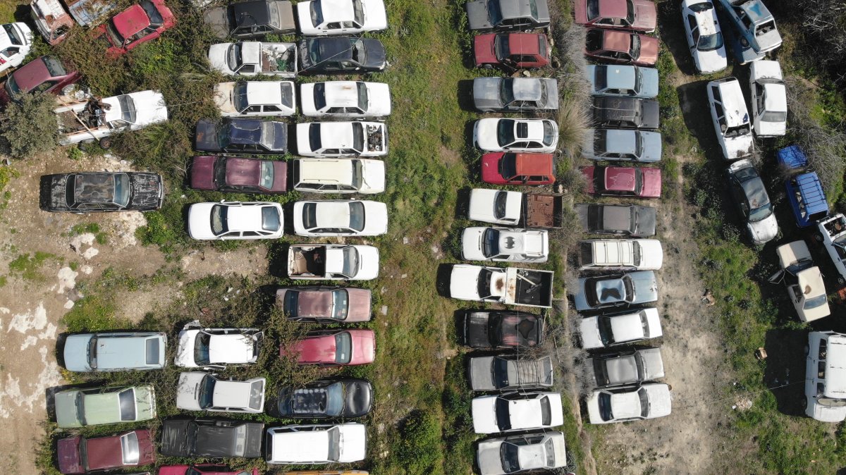 Mersin de araçlar, yediemin otoparkında çürümeye terk edildi  #3