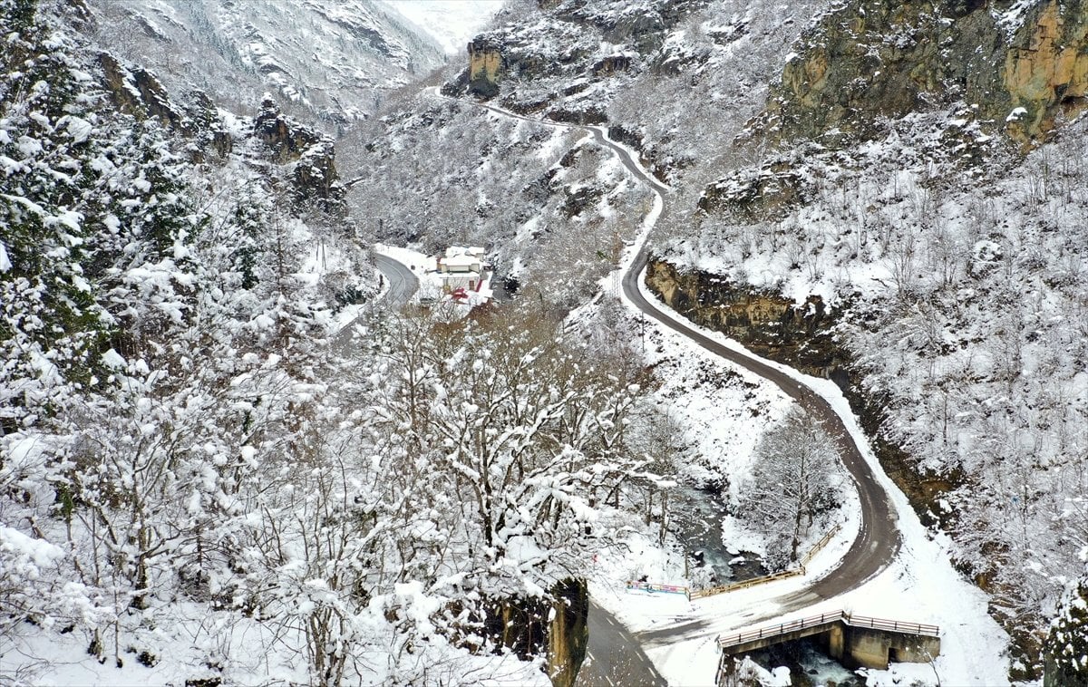 Kar altındaki Sümela Manastırı havadan görüntülendi #11