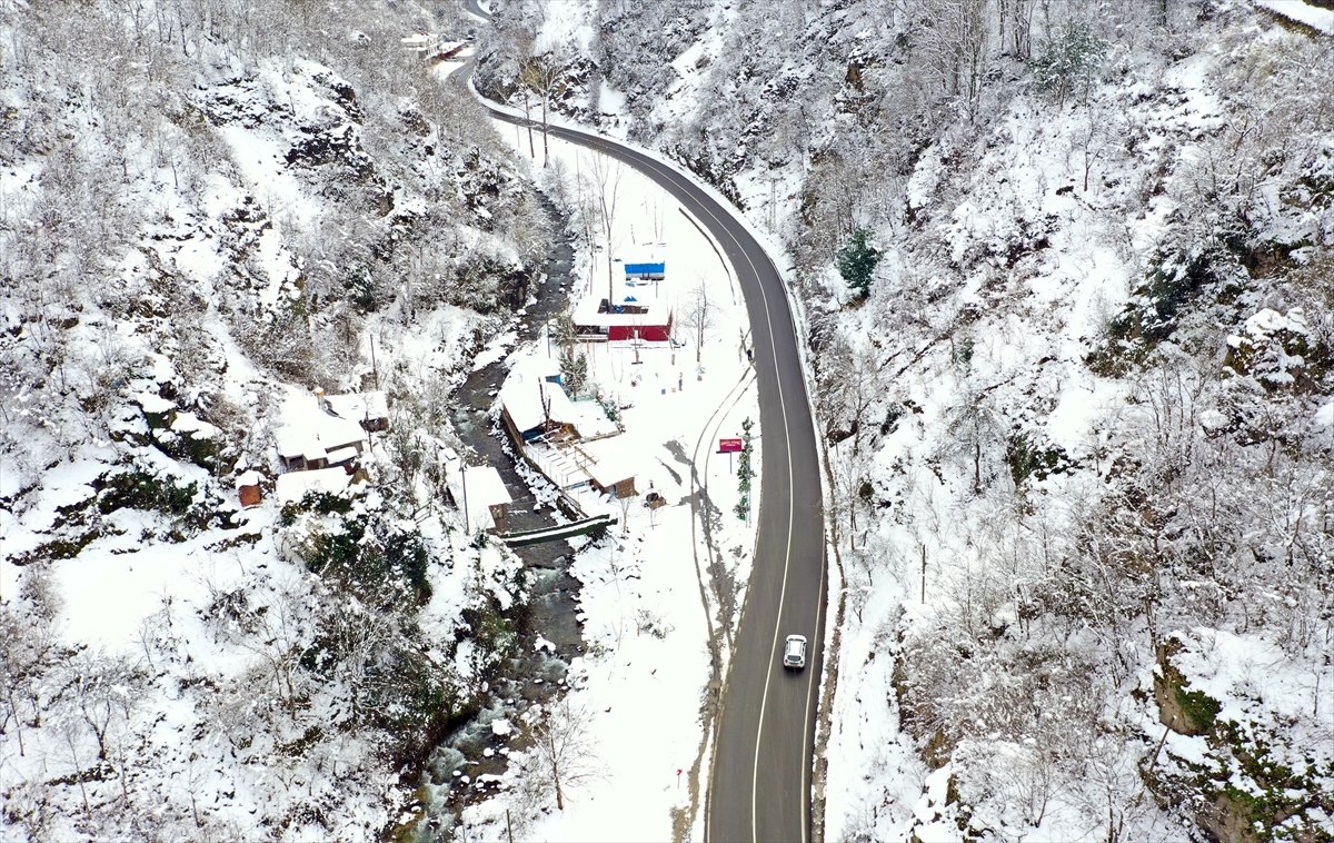 Kar altındaki Sümela Manastırı havadan görüntülendi #10