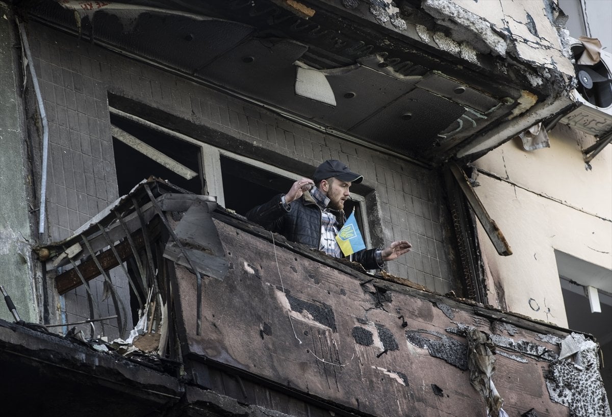 In Ukraine, artillery shell hit a 9-storey apartment #8