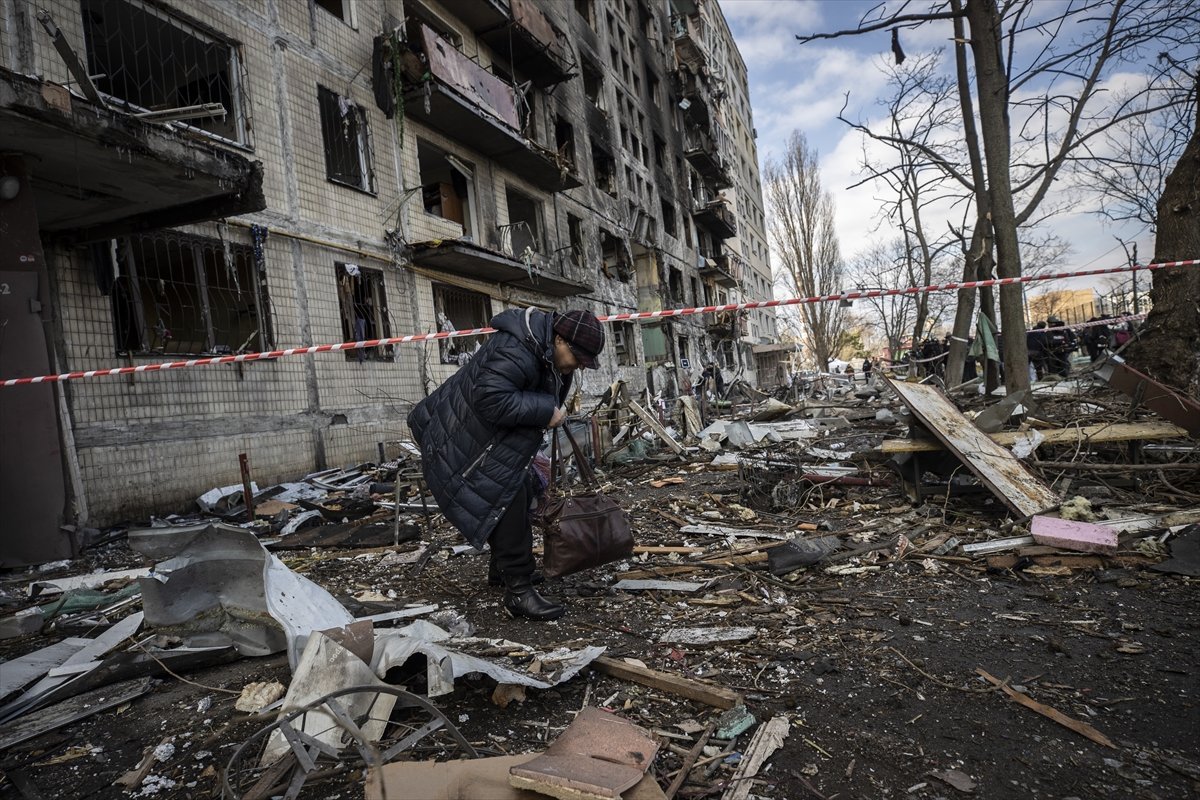 In Ukraine, artillery shell hit a 9-storey apartment #7