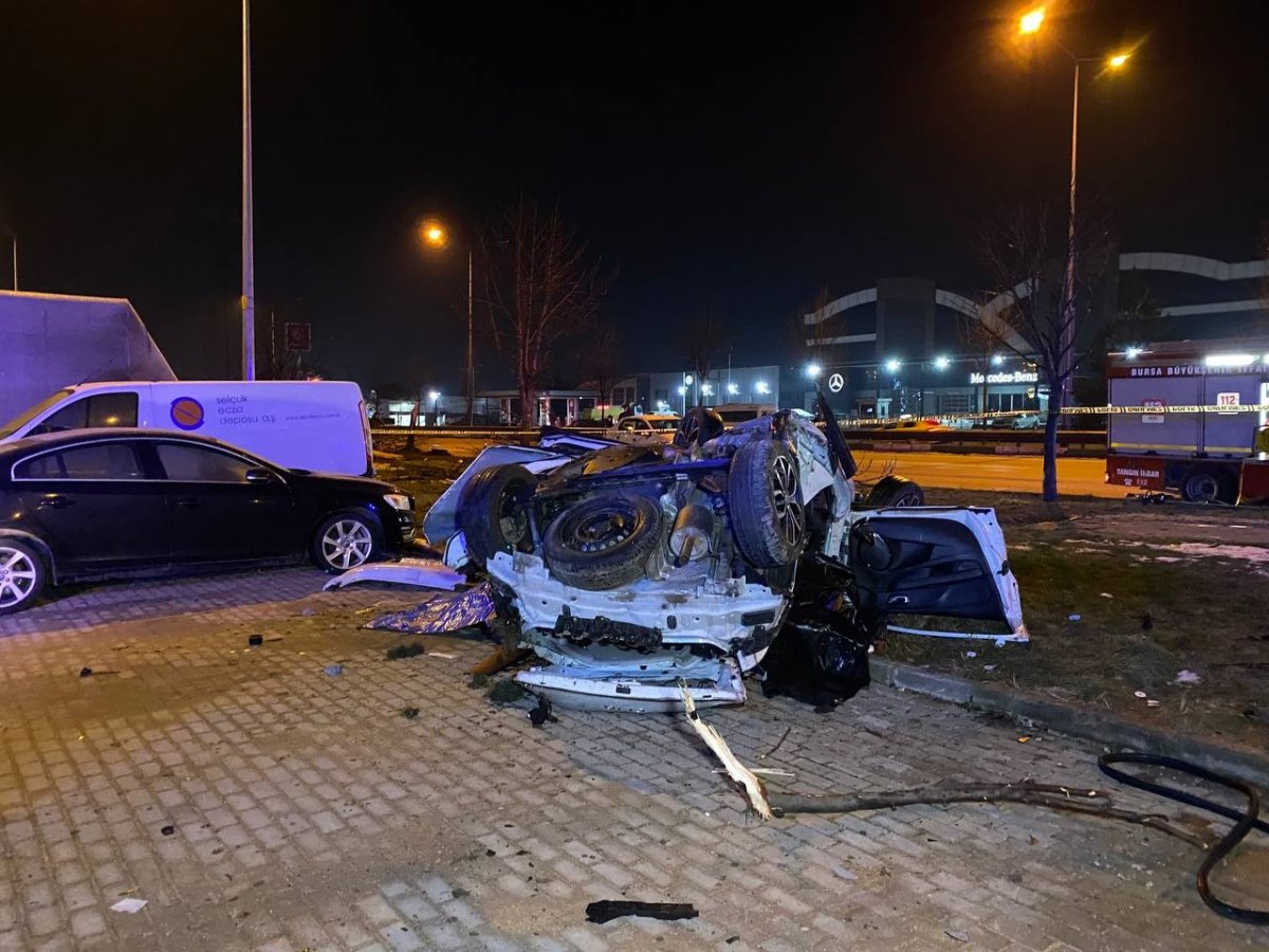 Bursa da otomobil takla attı: 2 ölü #2