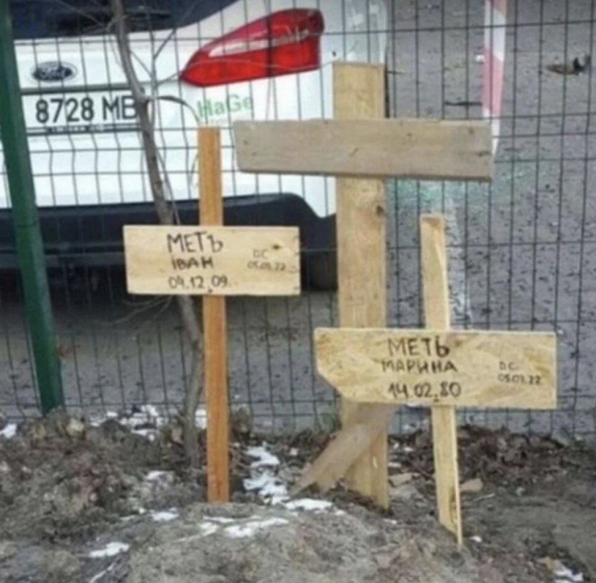 Ukrayna da sivil kayıplar için toplu mezarlar kazılıyor #5
