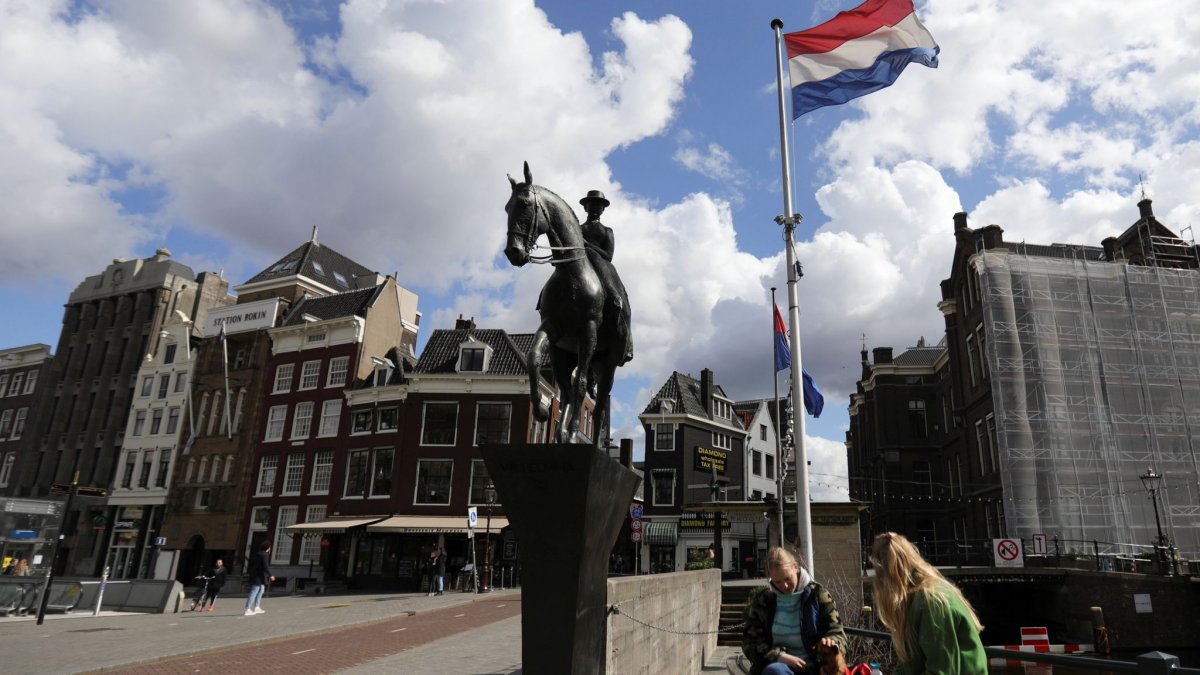 Hollanda da tüm koronavirüs kısıtlamaları kaldırılıyor #4