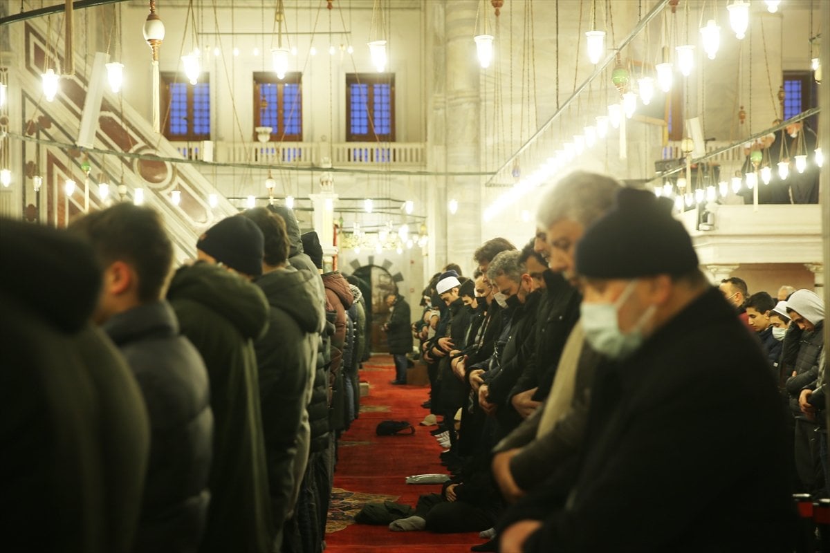 İstanbul da Berat Kandili dualarla idrak edildi #1